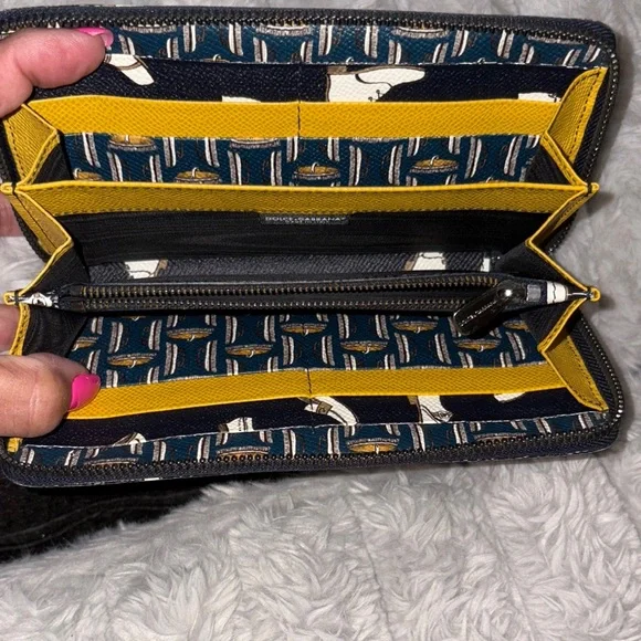 Dolce & Gabbana Black Wallet with Shoe Motif - Picture 7 of 9